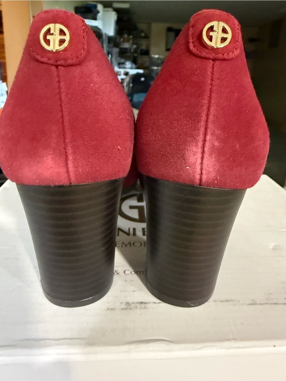 Giani Bernini Memory Foam Red Suede Block Heel Pumps - Picture 4 of 10